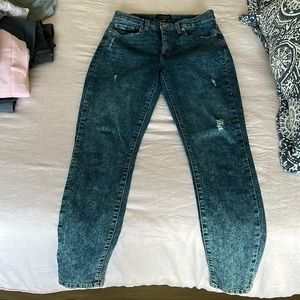 Banana republic size 28/6 curvy high rise skinny jeans. Faded blue wash.